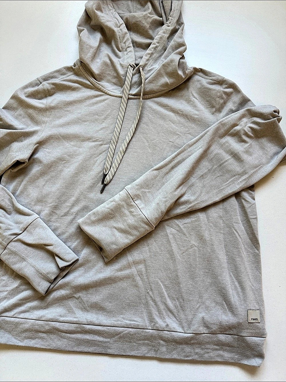 Vuori Halo Essential Hoodie Hooded Pullover in Beige Like New